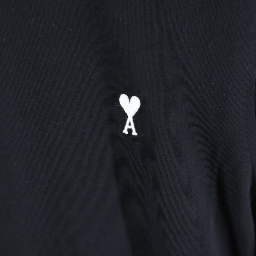 AMI Alexandre Mattiussi(アミアレクサンドルマテュッシ) T-Shirt ハートロゴ刺繍 クルーネックカットソー Tシャツ ブラック FTS347.724
