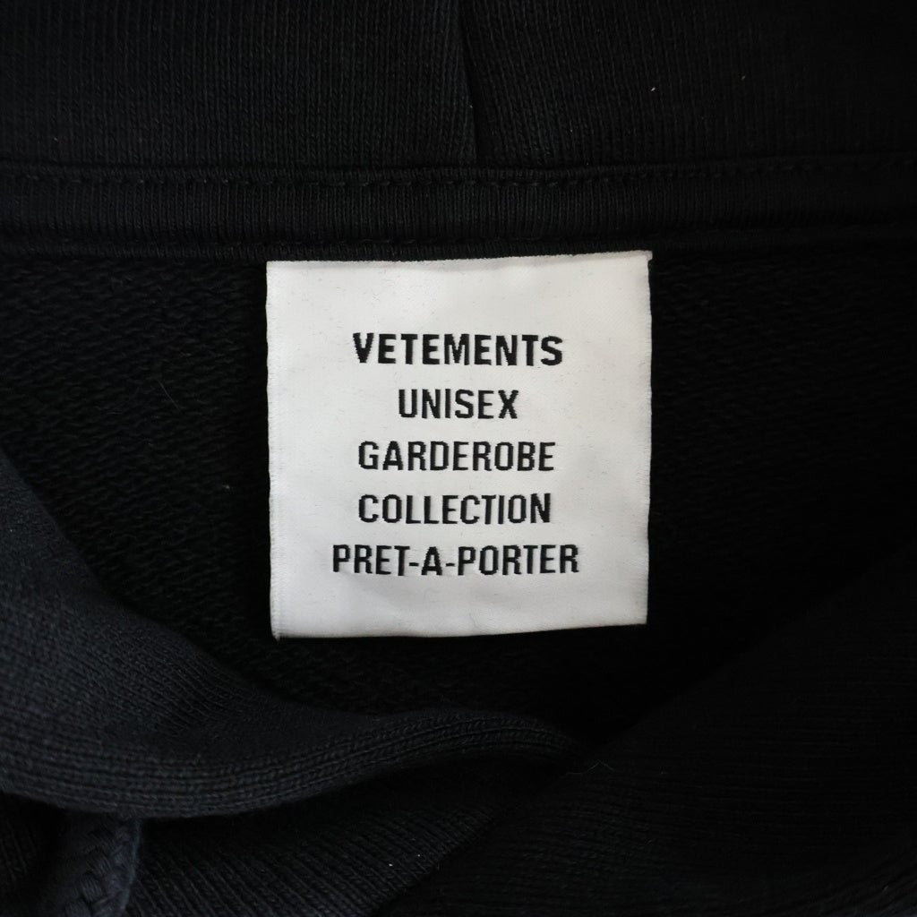 VETEMENTS(ヴェトモン) フロントロゴ刺繍 プルオーバーパーカー ブラック