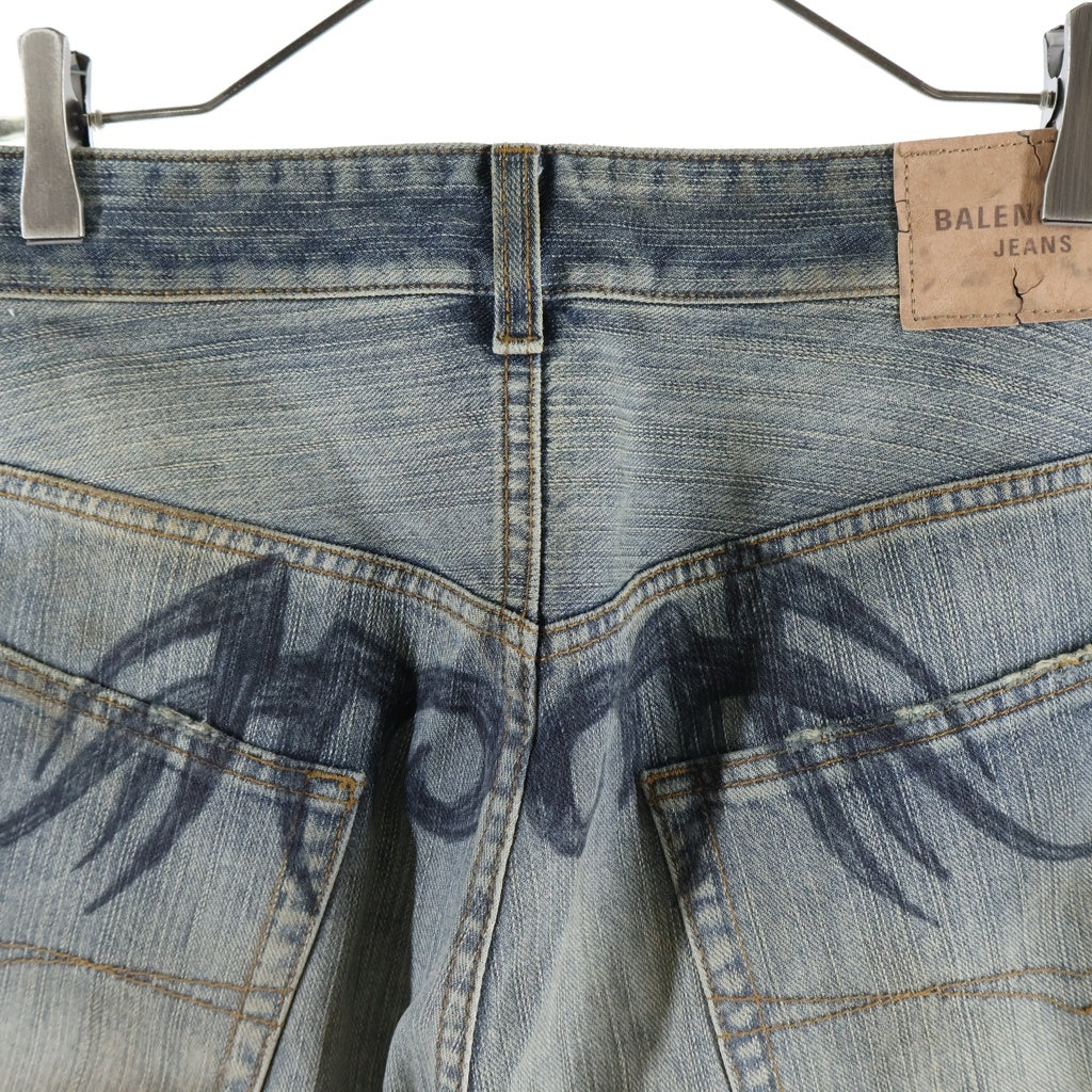 BALENCIAGA(バレンシアガ) 24AW Y2K Stretched Knee Baggy Jeans トライバルプリント ワイドデニムパンツ インディゴ 809360 TRW77