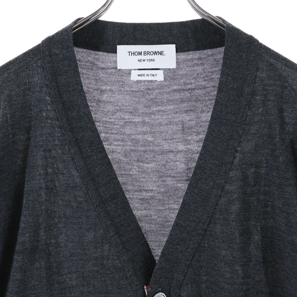 THOM BROWNE(トムブラウン) メリノウール 4-BAR クラシック Vネックニット カーディガン チャコールグレー MKC002A-Y1014022