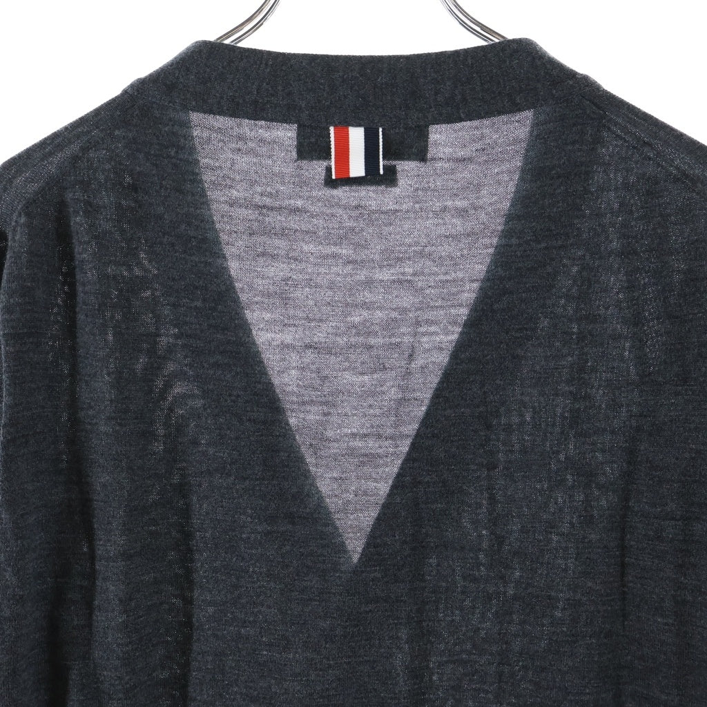 THOM BROWNE(トムブラウン) メリノウール 4-BAR クラシック Vネックニット カーディガン チャコールグレー MKC002A-Y1014022