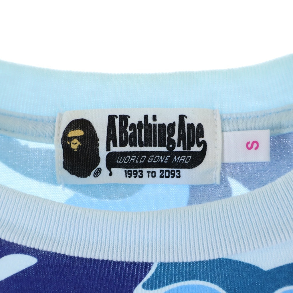 A BATHING APE(アベイシングエイプ) ABC Camo Baby カモ柄 クルーネック 半袖Tシャツ ブルー 001CSK802004L レディース