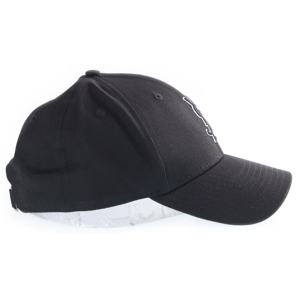 SAINT LAURENT PARIS(サンローランパリ) ×NEW ERA YSLロゴ モノグラムキャップ カサンドラ ブラック 687687 YCL361000