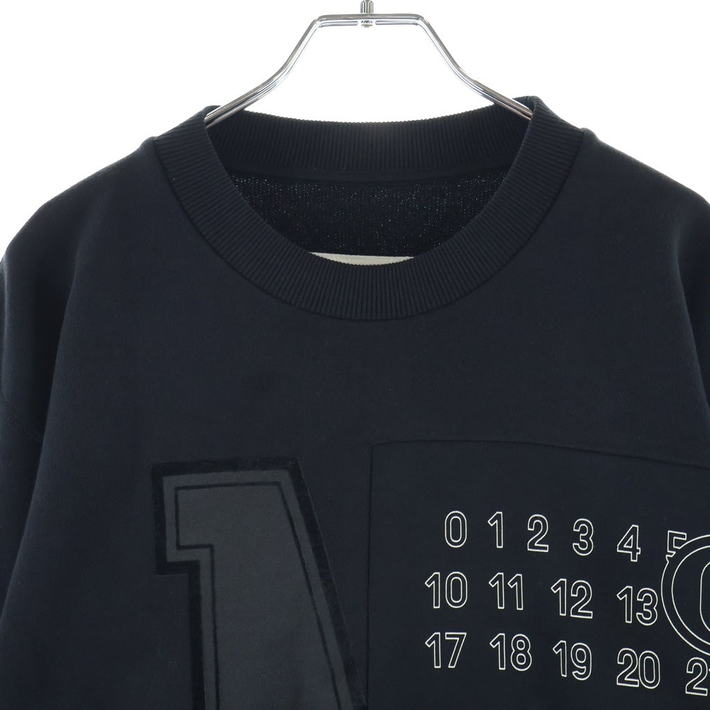 MM6 Maison Margiela(エムエムシックスメゾンマルジェラ) ナンバリングデザイン クルーネックスウェットトレーナー ブラック SH0GU0029 M25014