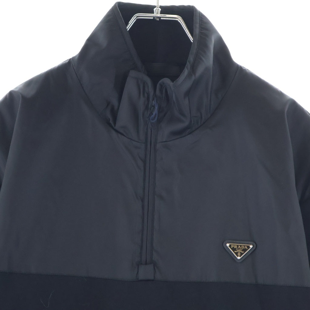 PRADA(プラダ) Re-Nylon トライアングルロゴプレート ナイロン切り替え ハーフジップ スウェット ブラック UJL20D 11JE