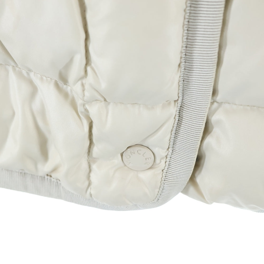MONCLER(モンクレール) ARMOISE ファー フーデッド ジップアップ ワッペンロゴ ダウンジャケット アイボリー レディース 420934593715 68950