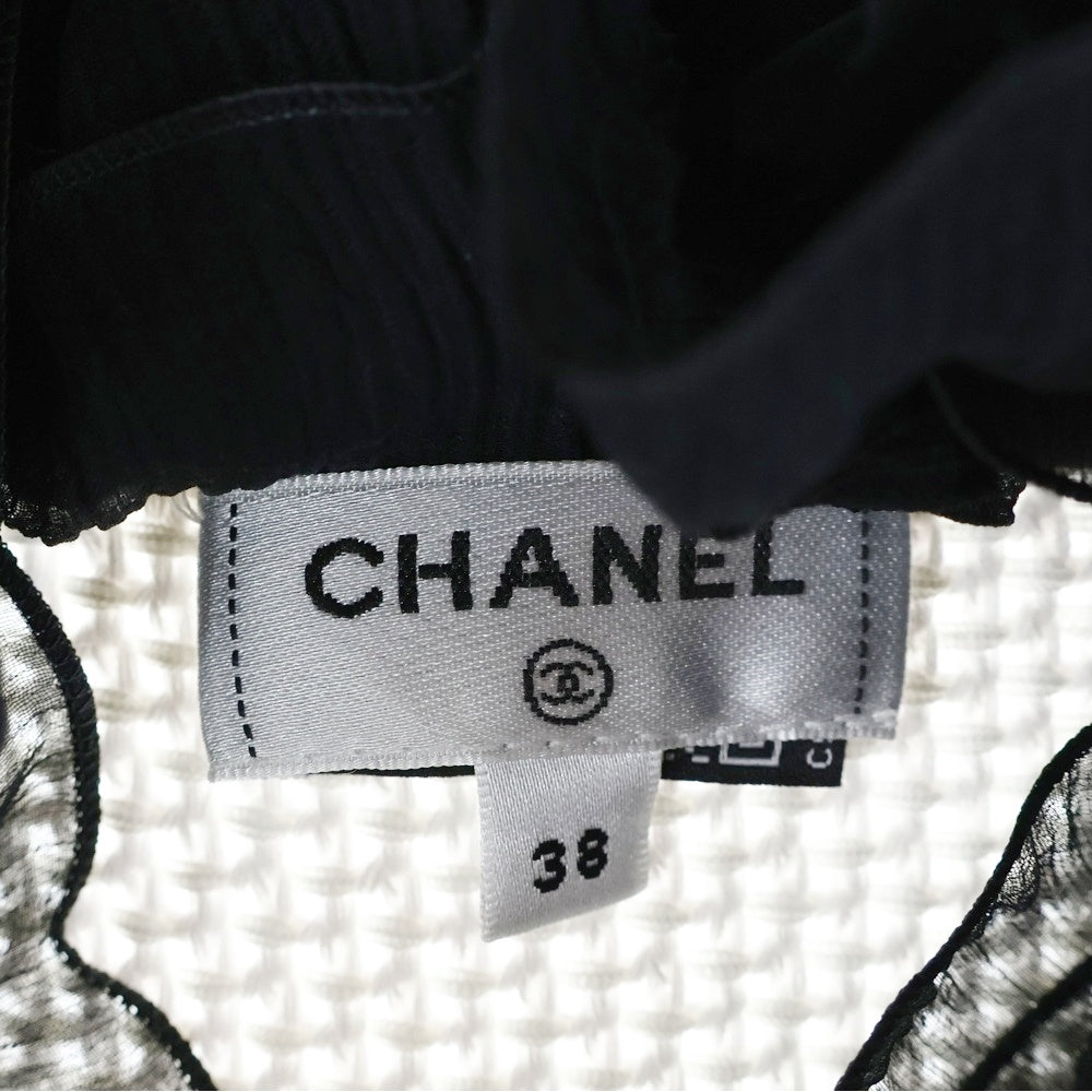 CHANEL(シャネル) ココマークボタン コットンニット フリル 半袖 ミディアムワンピース ホワイト/ブラック レディース P71969V63611