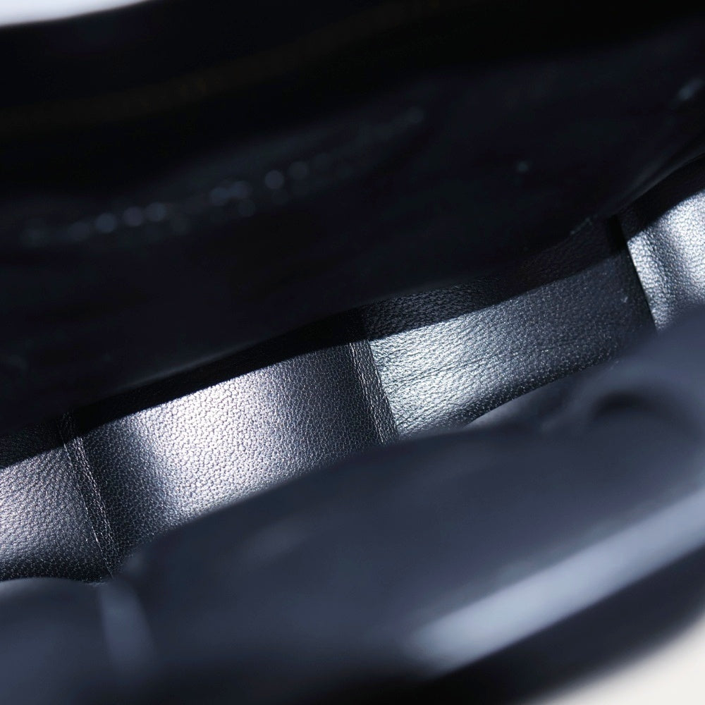 BOTTEGA VENETA(ボッテガヴェネタ) マキシイントレチャート パデット カセット レザーショルダーバッグ ブラック