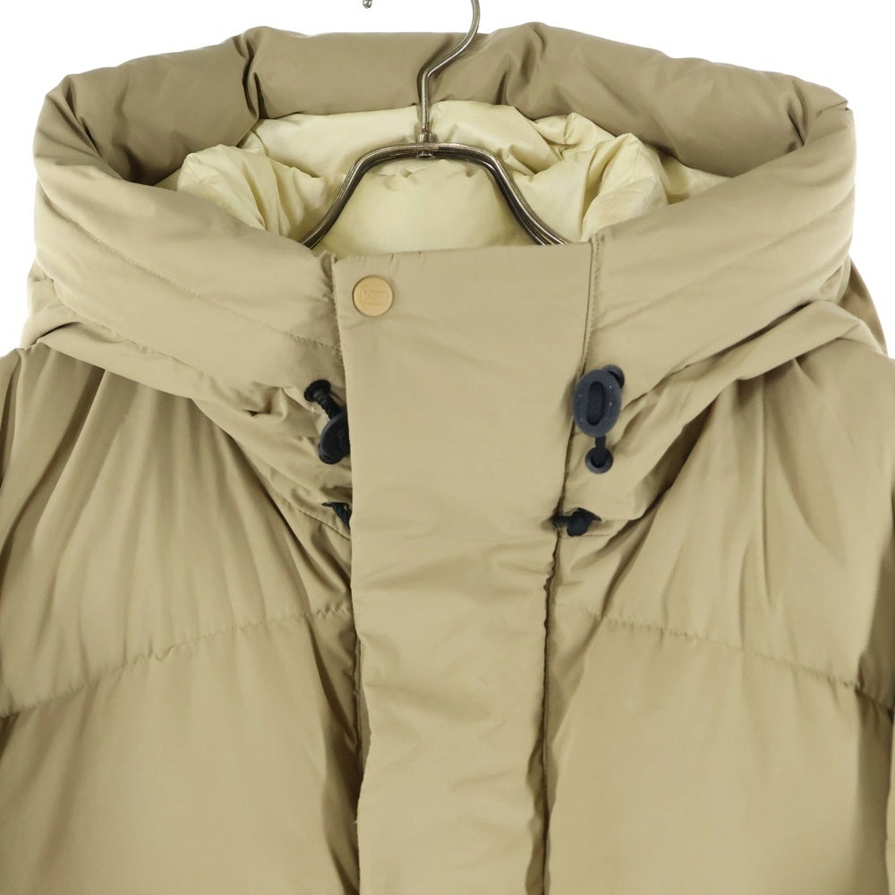 WOOLRICH(ウールリッチ) ロゴワッペン付 フーデッドダウンジャケット 袖刺繍ブルゾン ベージュ WJOU0032