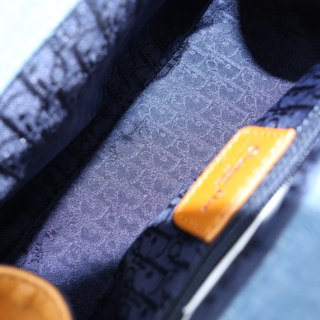 Christian Dior(クリスチャンディオール) 2005 Floral Embroidery Denim Handbag ガリアーノ期 デニムハンドバッグ フローラル刺繍 Dチャーム ブルー 01-RU-0055 レディース