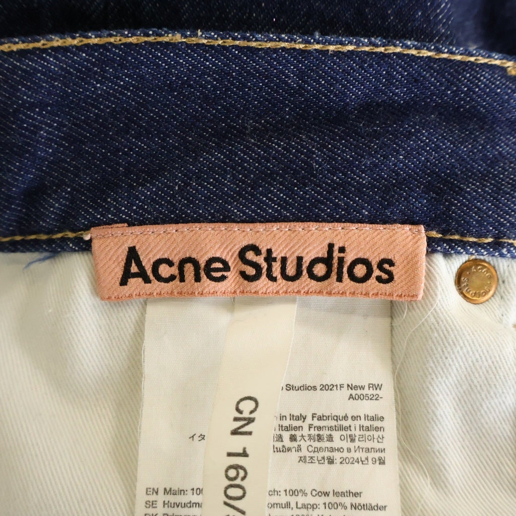 Acne Studios(アクネ ストゥディオズ) 2021F レギュラーフィットジーンズ デニムパンツ レザーロゴパッチ ボタンフライ ブルー A00522 レディース