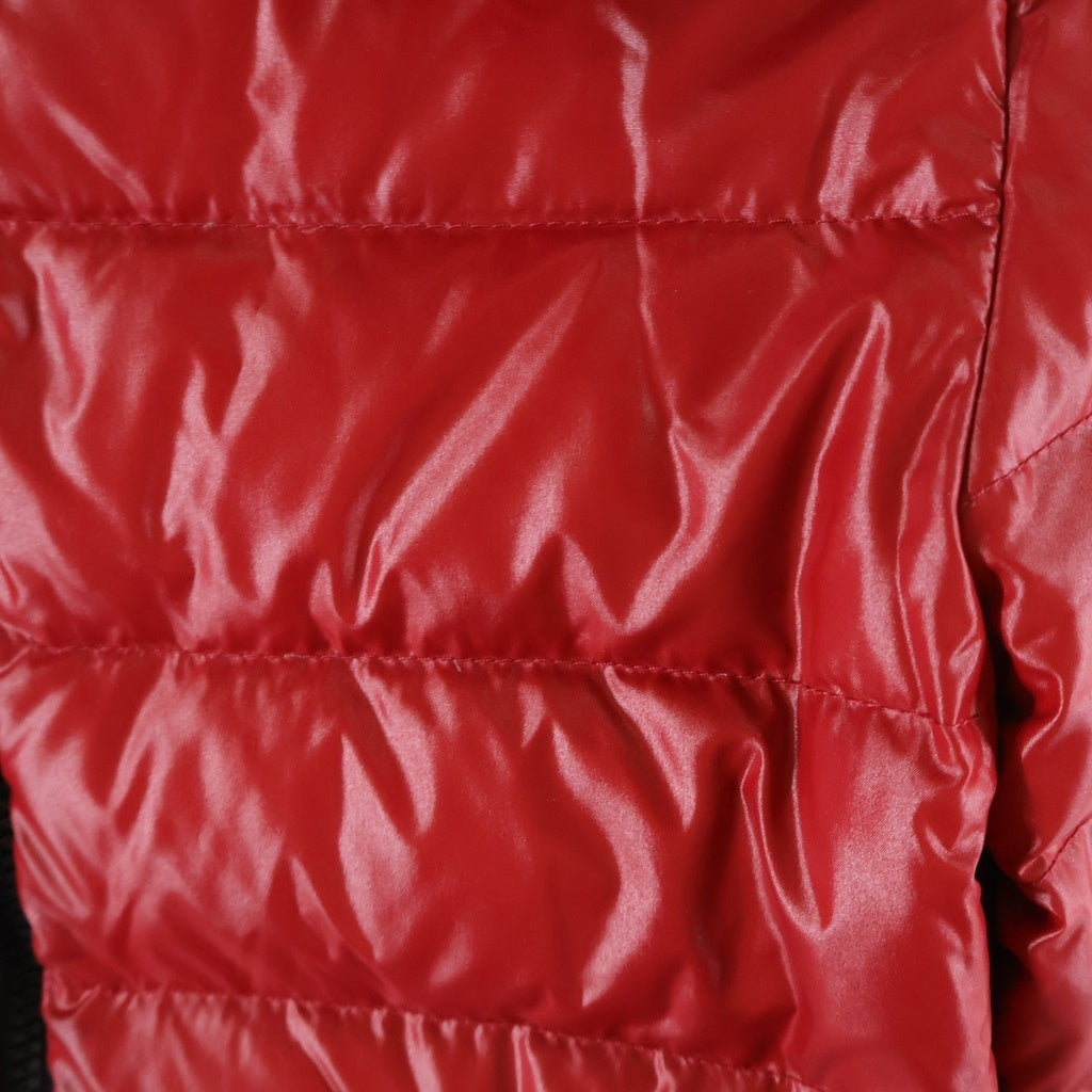 MONCLER(モンクレール) BADY バディ フード付き ダウンジャケット ロゴ コミックラベル レッド 429534632205 レディース