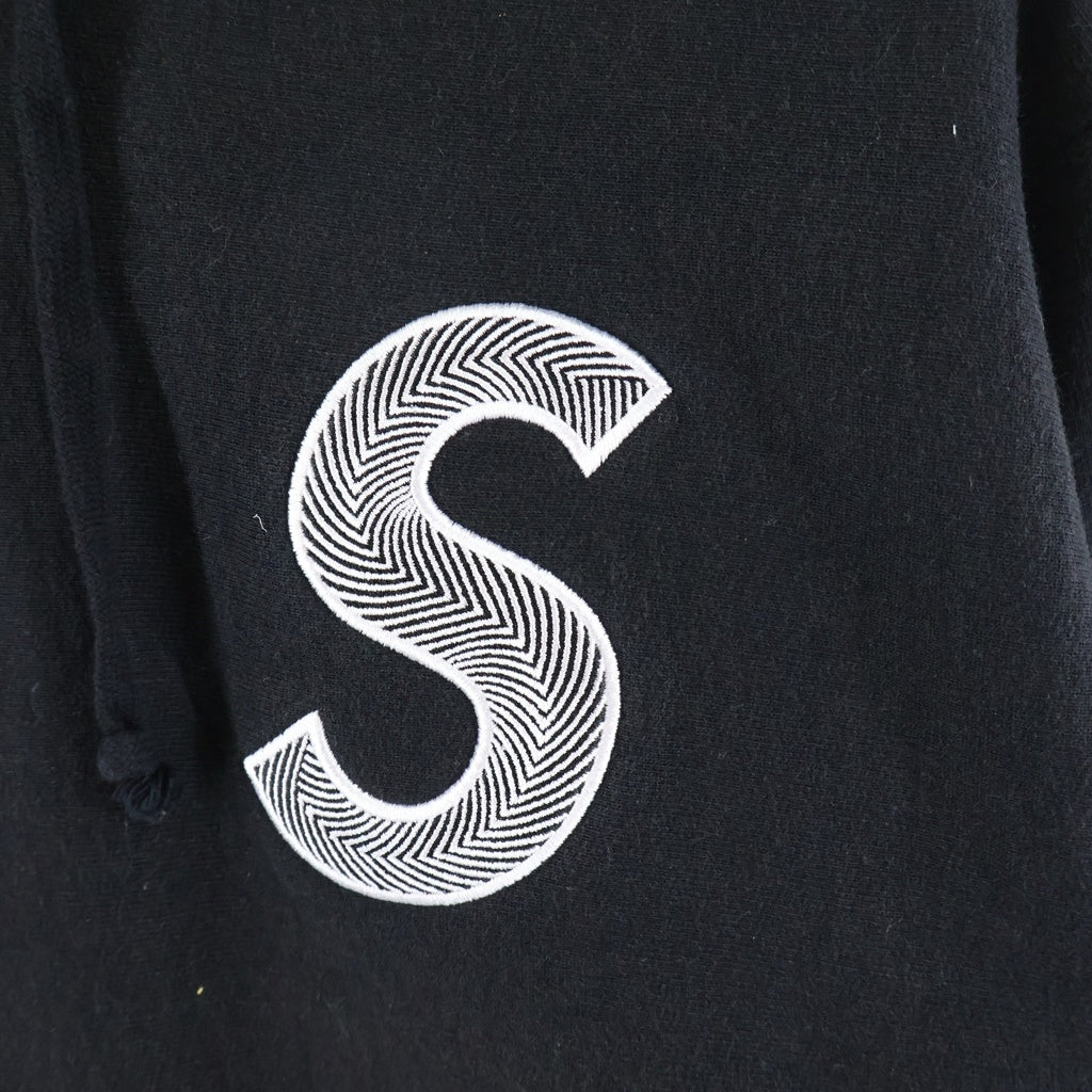 SUPREME(シュプリーム) フロントSロゴ刺繍 フーディー パーカー ブラック #M RN101837