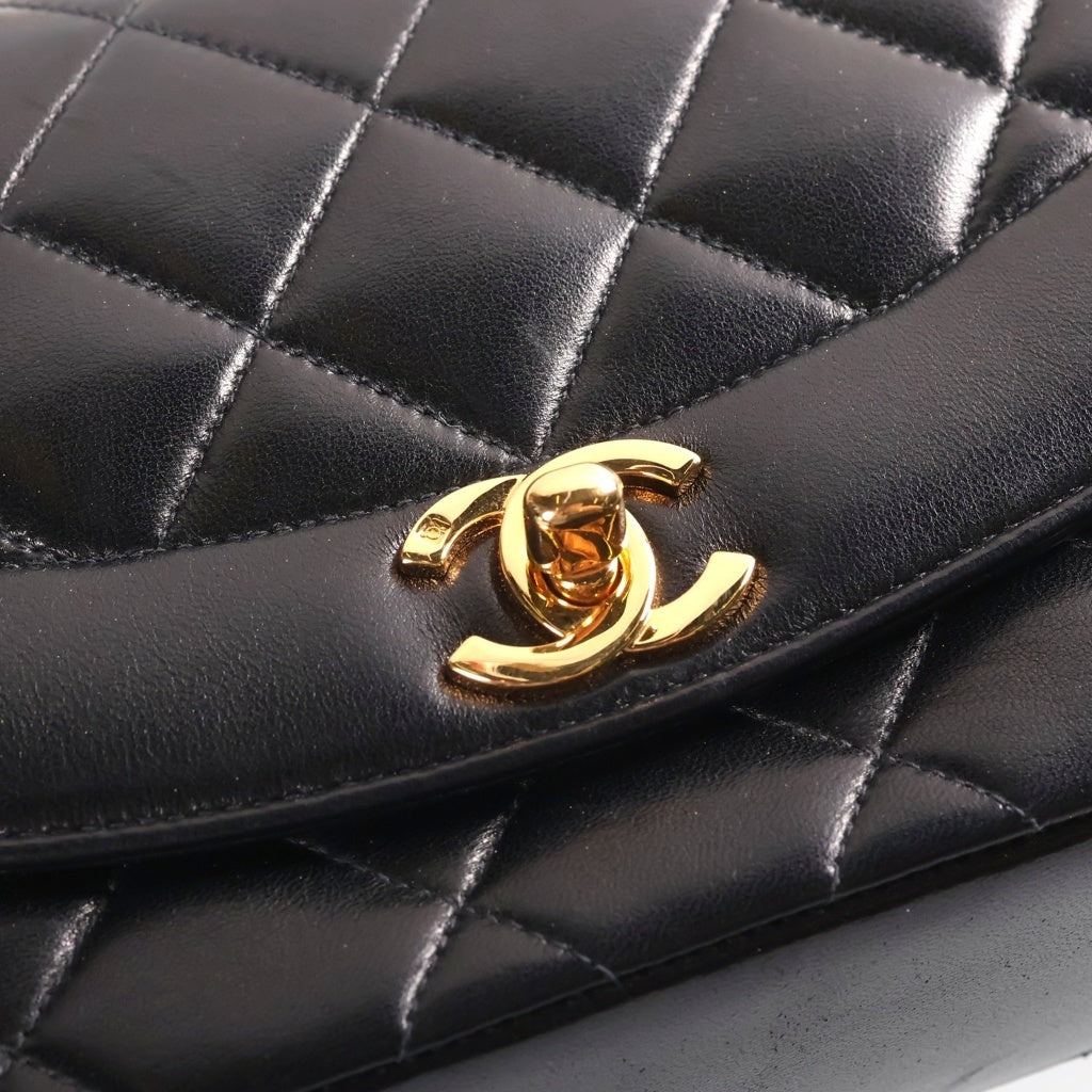 CHANEL(シャネル) マトラッセ ダイアナフラップ SフラップSチェーンショルダーバッグ ブラック ラムスキン ゴールド金具 シールつき 4番台 A01164 レディース