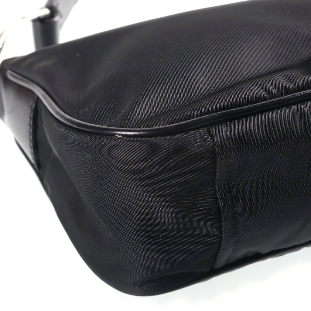 PRADA(プラダ) トライアングルロゴ ワンショルダーバッグ ブラック ナイロン シルバー金具 レディース