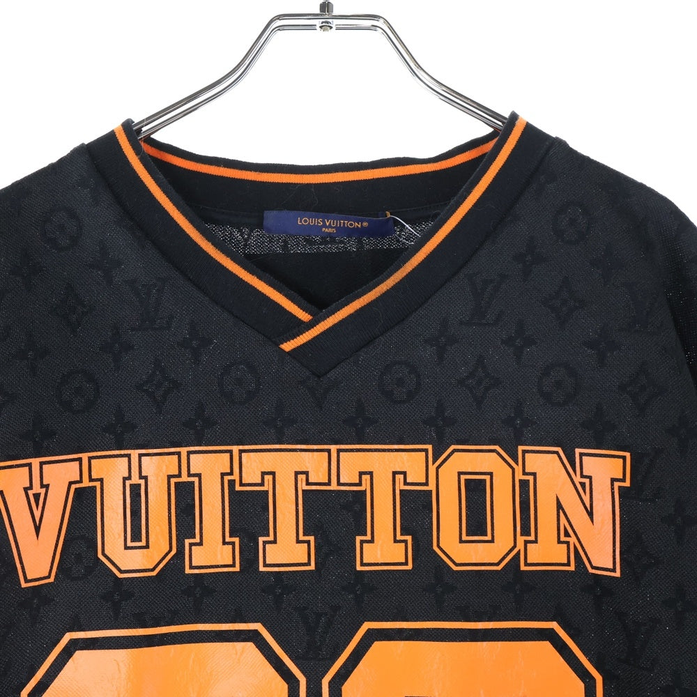 LOUIS VUITTON(ルイヴィトン) 23SS モノグラムスポーティVネックTシャツ ロゴプリントVネック半袖Tシャツ RM231 VV4 HOY67W ブラック/オレンジ