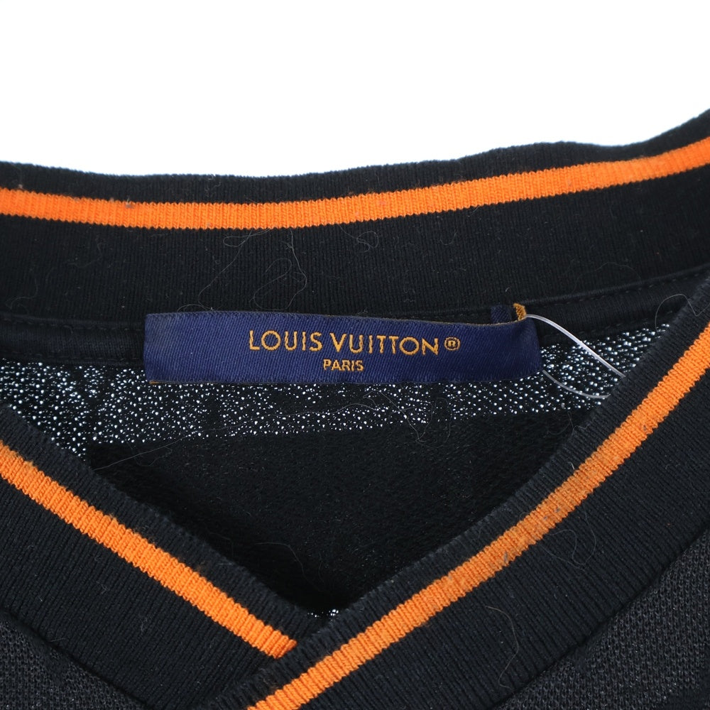 LOUIS VUITTON(ルイヴィトン) 23SS モノグラムスポーティVネックTシャツ ロゴプリントVネック半袖Tシャツ RM231 VV4 HOY67W ブラック/オレンジ