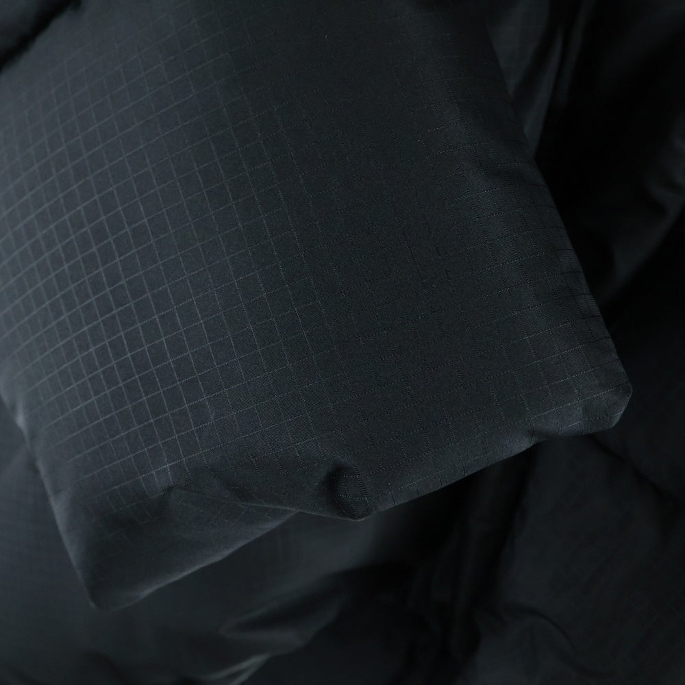 BALENCIAGA(バレンシアガ) バックロゴ刺繍 リップストップ パファージャケット ブラック 621982 TYD33