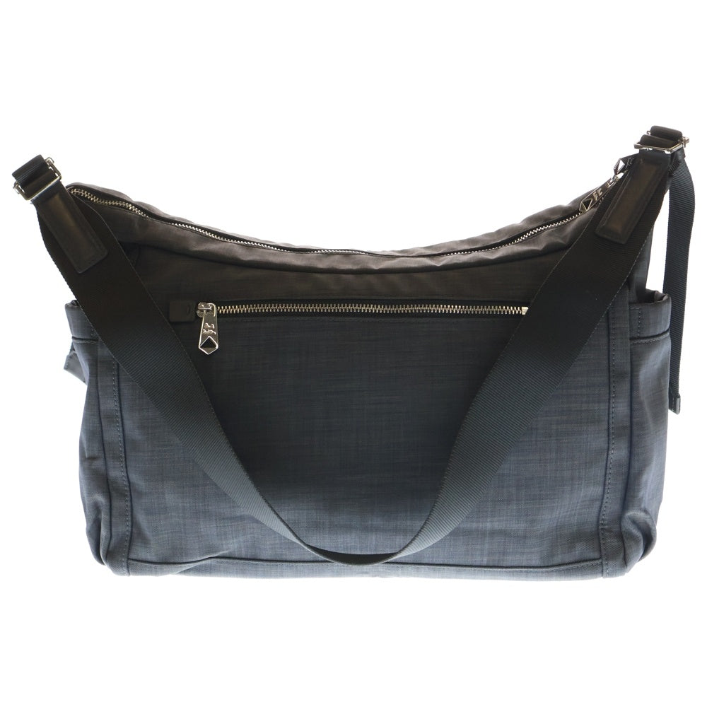 Paul Smith(ポールスミス) カーゴポケット付きナイロンショルダーバック ネイビー