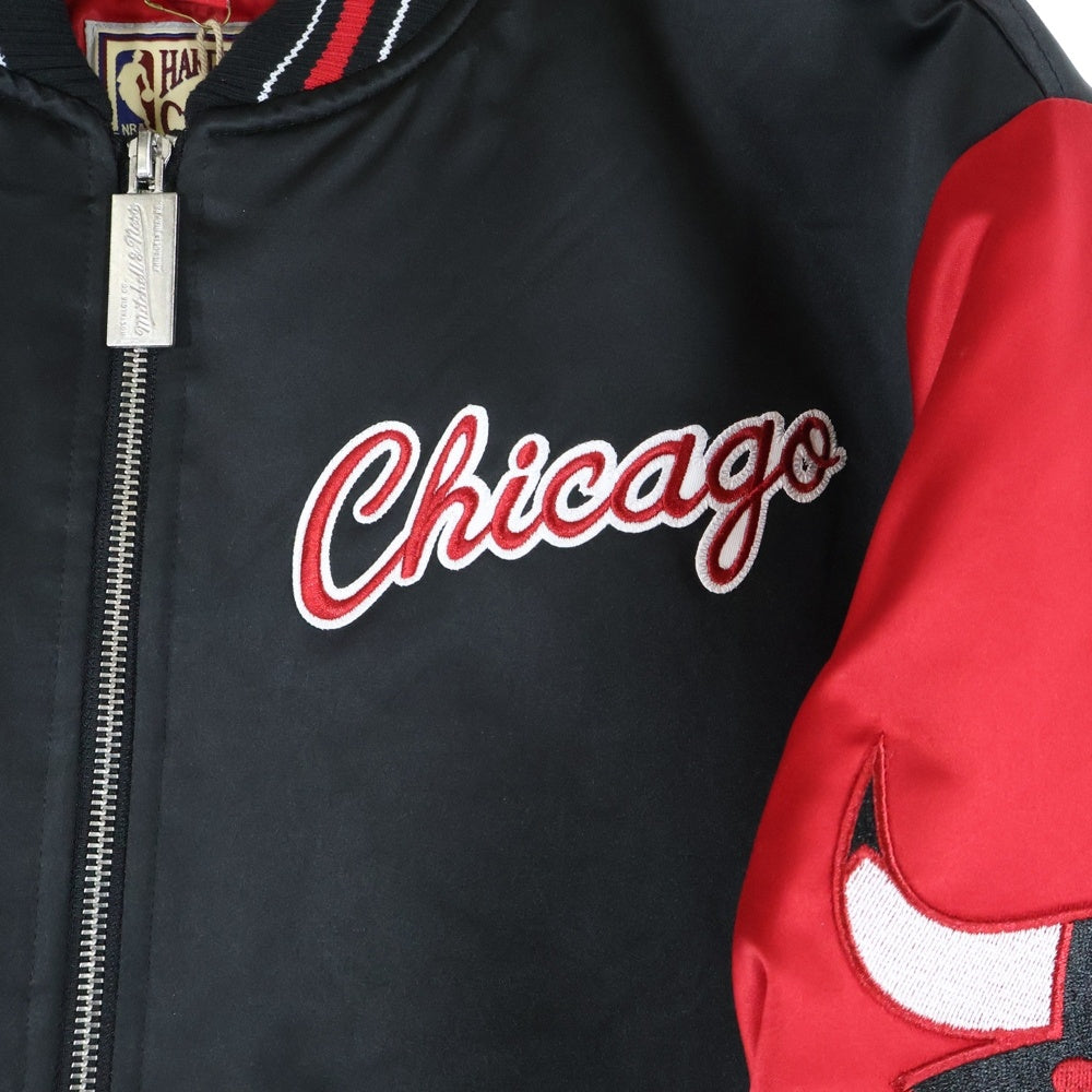 NBA(エヌビーエー) NBA CHICAGO BULLS HEVYWEIGHT JACKET シカゴブルズ サテン スタジャン ジャケット ブラック/レッド
