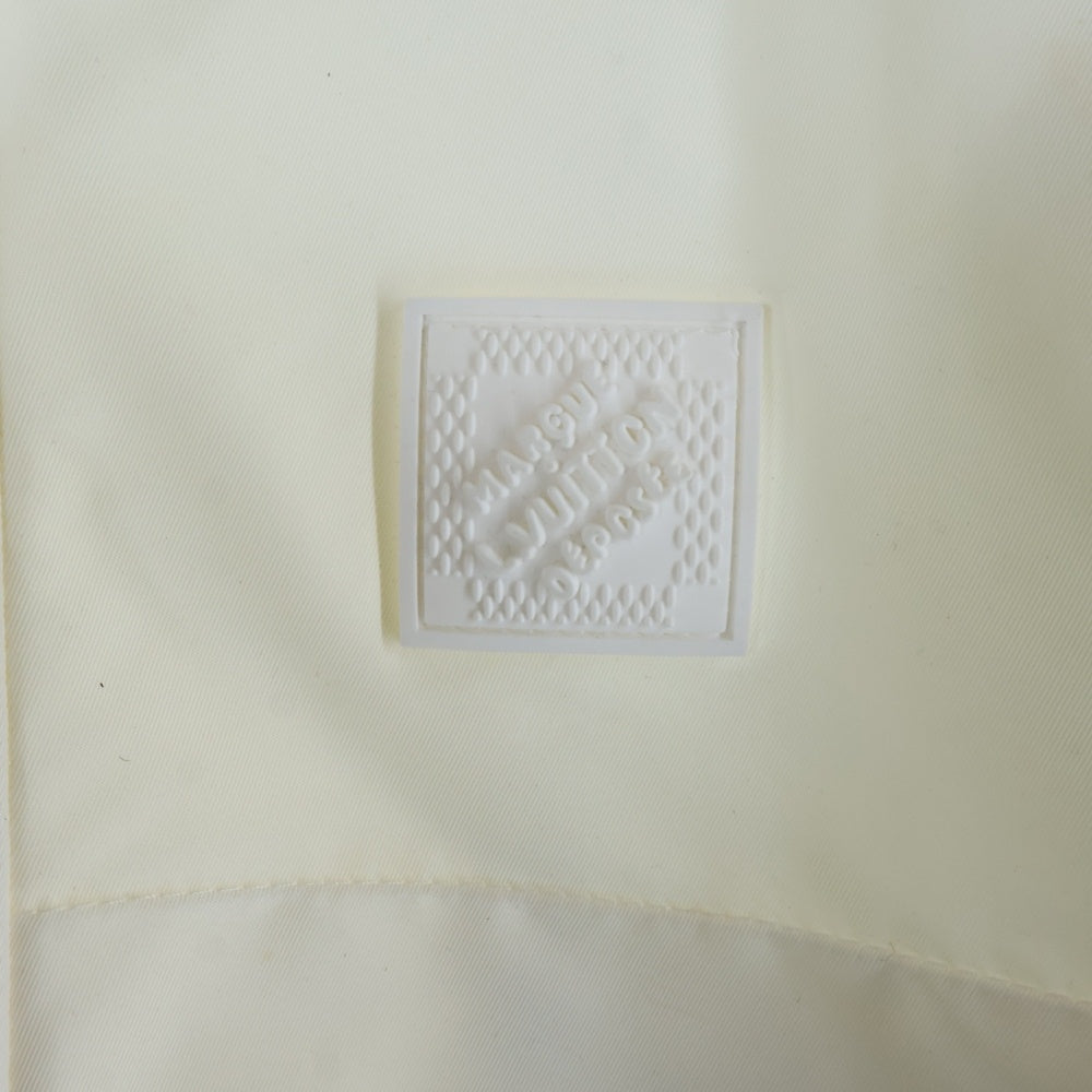 LOUIS VUITTON(ルイヴィトン) ロゴパッチ シグネチャー ウインドブレーカー ホワイト 1AHUGZ