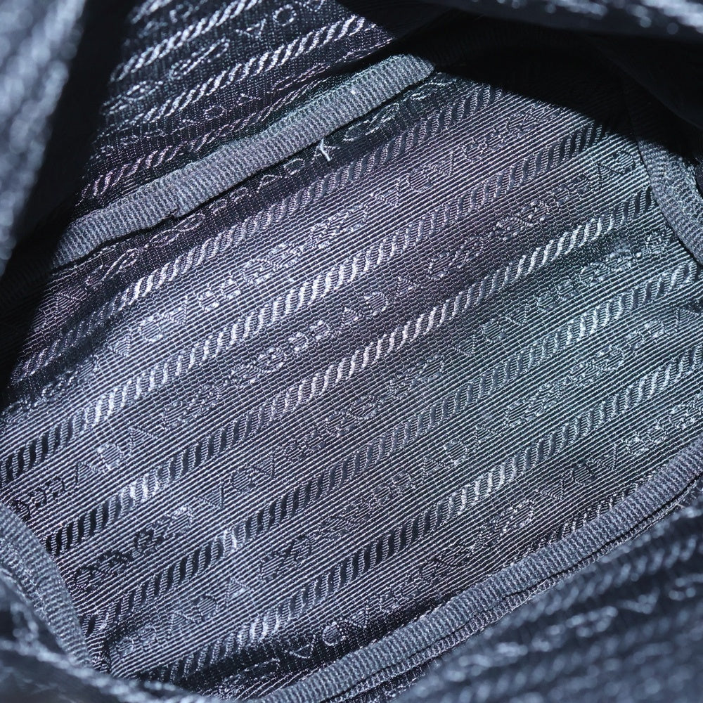 PRADA(プラダ) 三角プレート 巾着バック ショルダーバッグ ブラック