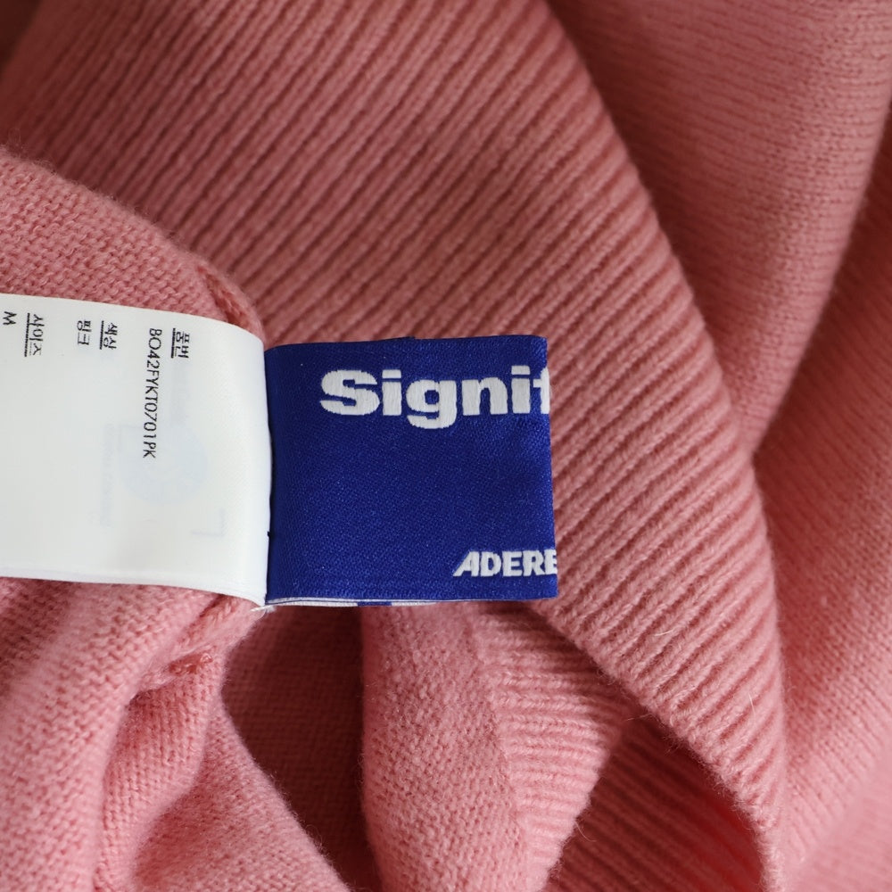 ADER ERROR(アーダーエラー) ロゴワッペン Vネックカーディガン ニット ピンク BO42FYKT0701PK