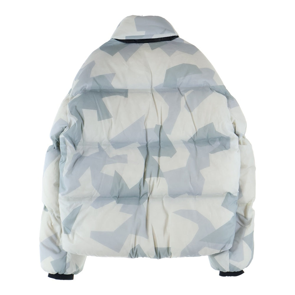 PRADA(プラダ) ラバーロゴ 総柄デザイン ダウンジャケット ホワイト SGB257