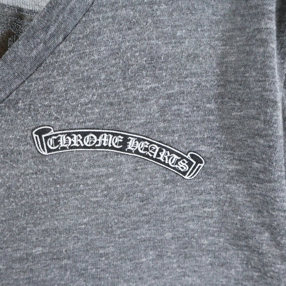 CHROME HEARTS(クロムハーツ) スクロールロゴVネック スクロールラベル