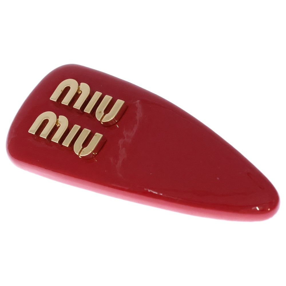 miumiu(ミュウミュウ) パテントレザー ヘアクリップ バレッタ レッド/ゴールド レディース