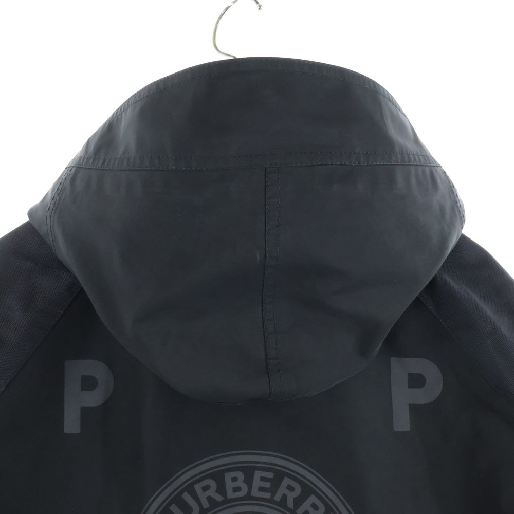 BURBERRY(バーバリー) x POP TRADING COMPANY ポップトレーディングカンパニー バックロゴ テクニカルナイロンジャケット ブラック 8061317
