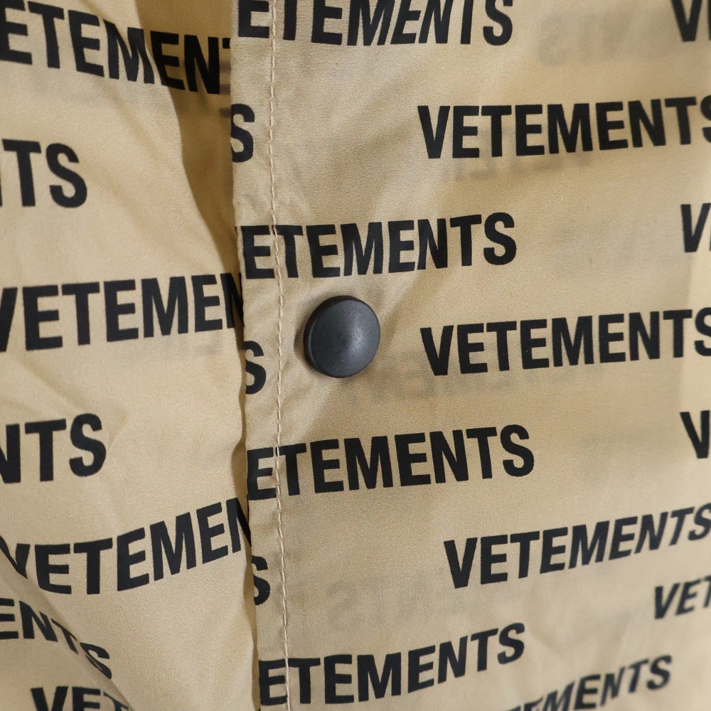 VETEMENTS(ヴェトモン) 18AW MONOGRAM RAINCOAT ロゴ総柄 ナイロン ロングコート レインコート ベージュ UAH19JA301