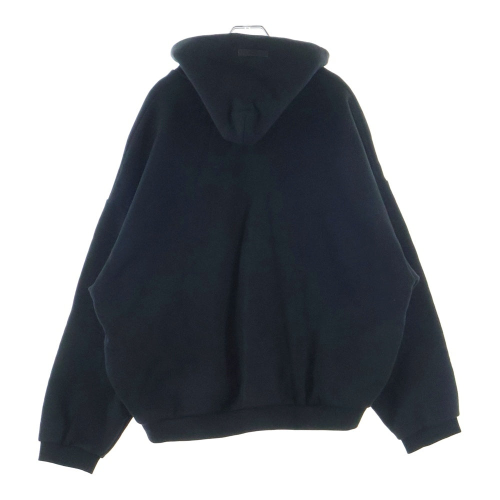 FEAR OF GOD ESSENTIALS(フィアオブゴッド エッセンシャルズ) 24AW STATE LOGO SWEAT HOODIE ロゴ スウェット フーディー パーカー ブラック