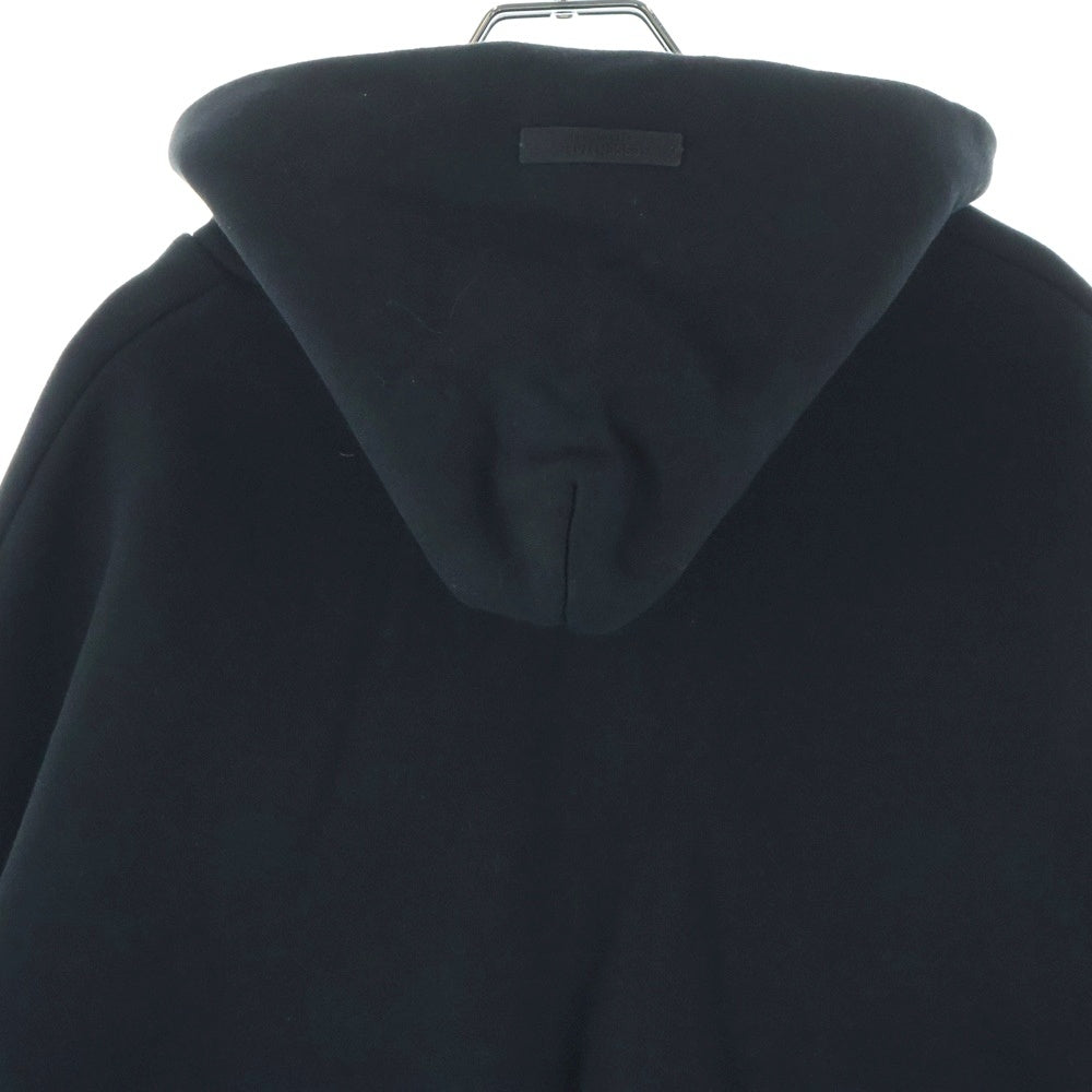 FEAR OF GOD ESSENTIALS(フィアオブゴッド エッセンシャルズ) 24AW STATE LOGO SWEAT HOODIE ロゴ スウェット フーディー パーカー ブラック