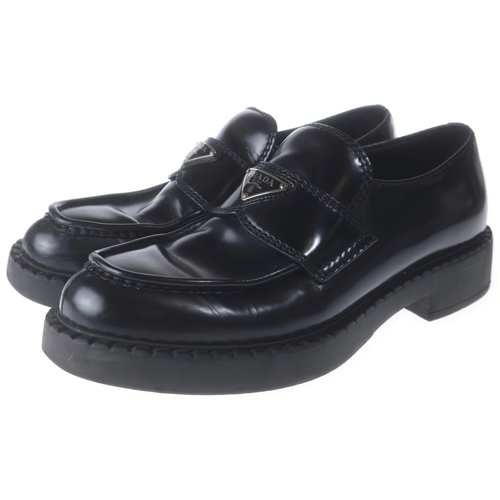 PRADA(プラダ) トライアングルロゴプレート ブラッシュドレザー
