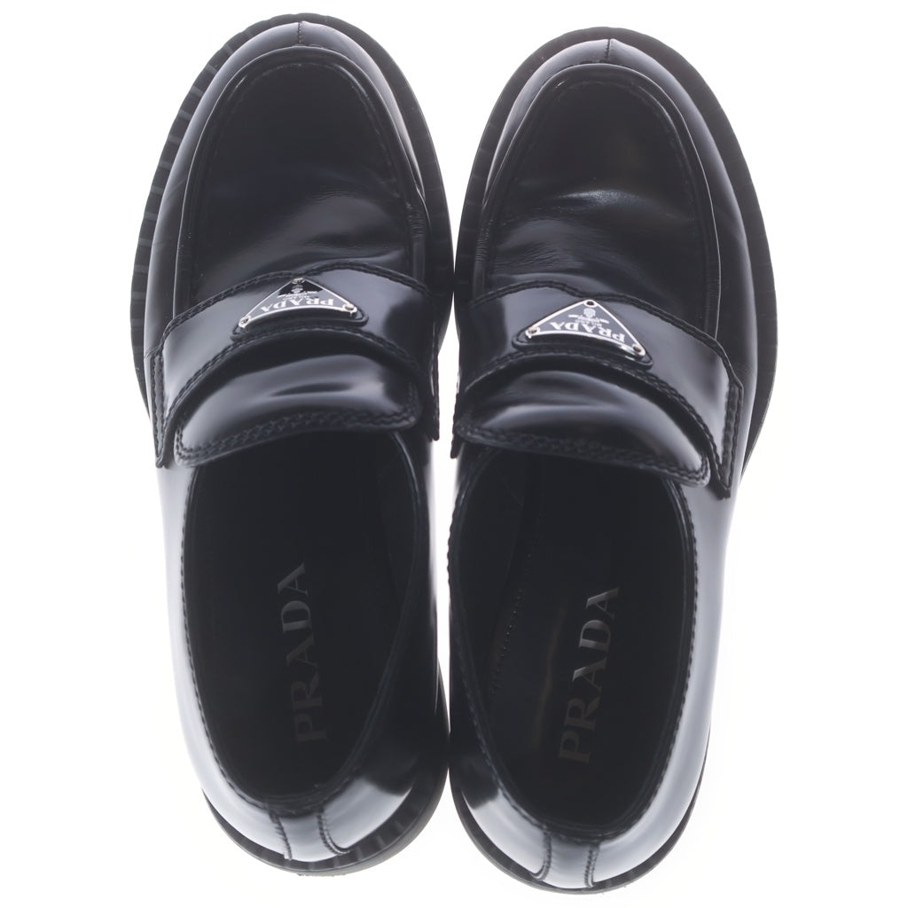 PRADA(プラダ) トライアングルロゴプレート ブラッシュドレザー
