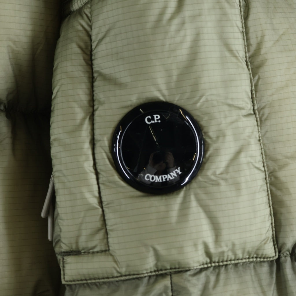 C.P. Company(シーピーカンパニー) D.D. Shell フード付き ダウンジャケット 中綿ジャケット カーキ 19CMOW191A