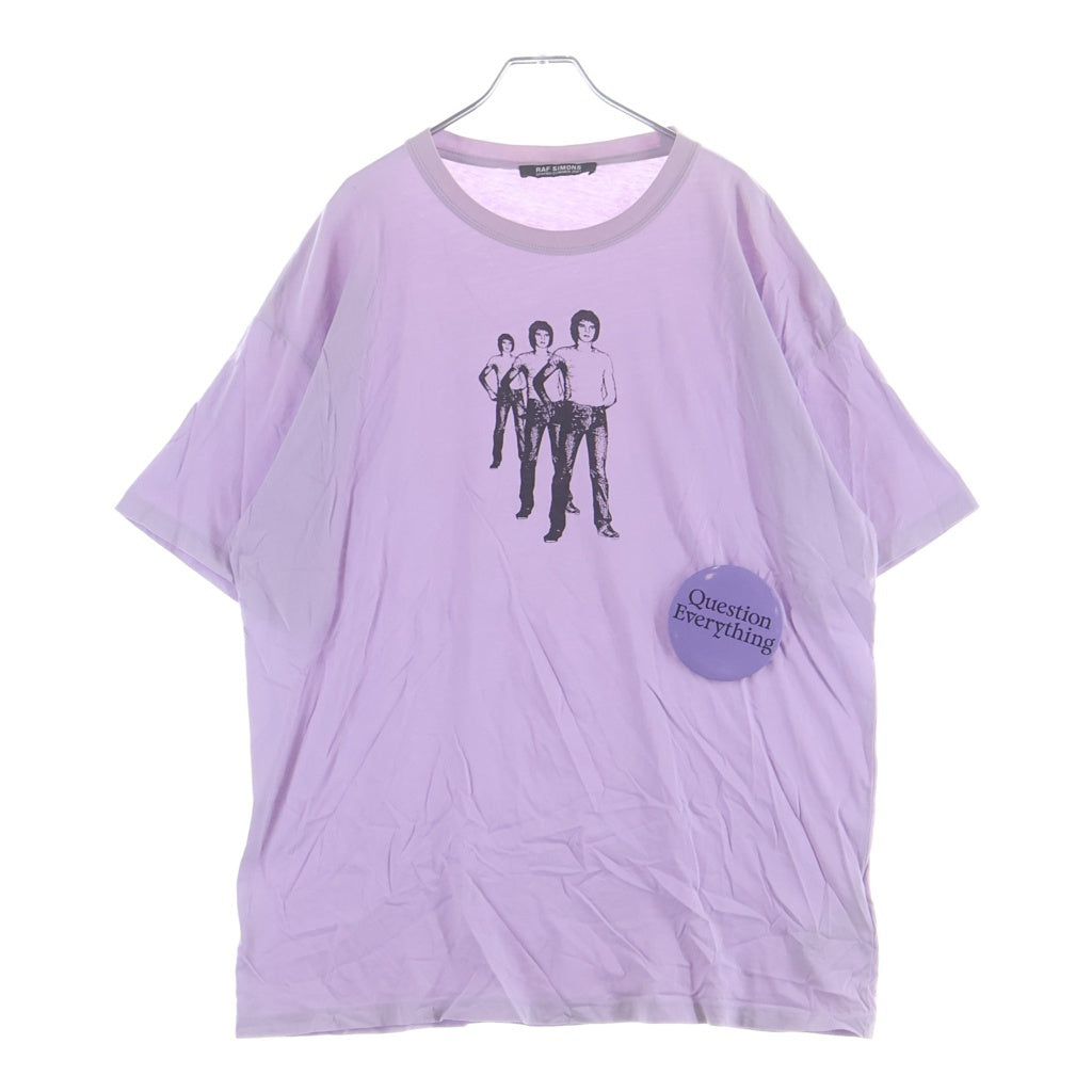 RAF SIMONS(ラフシモンズ) Question Everything T-shirt フロントグラフィック缶バッチ付き 半袖Tシャツ カットソー パープル 918214