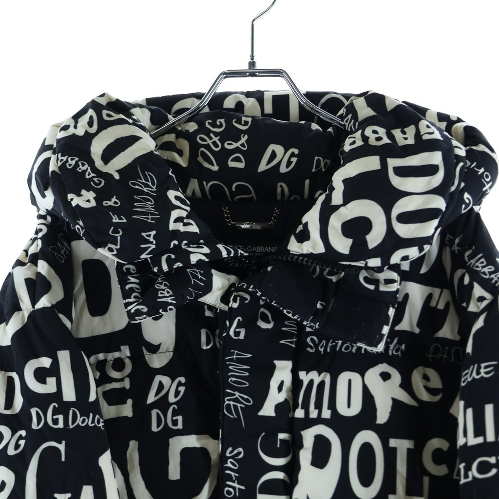 DOLCE & GABBANA(ドルチェアンドガッバーナ) レタリング総柄 ジップアップ フーデットダウンジャケット ブラック/ホワイト G9QX5T/HSMMF