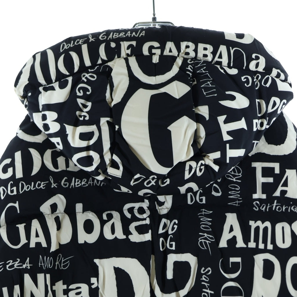 DOLCE & GABBANA(ドルチェアンドガッバーナ) レタリング総柄 ジップアップ フーデットダウンジャケット ブラック/ホワイト G9QX5T/HSMMF