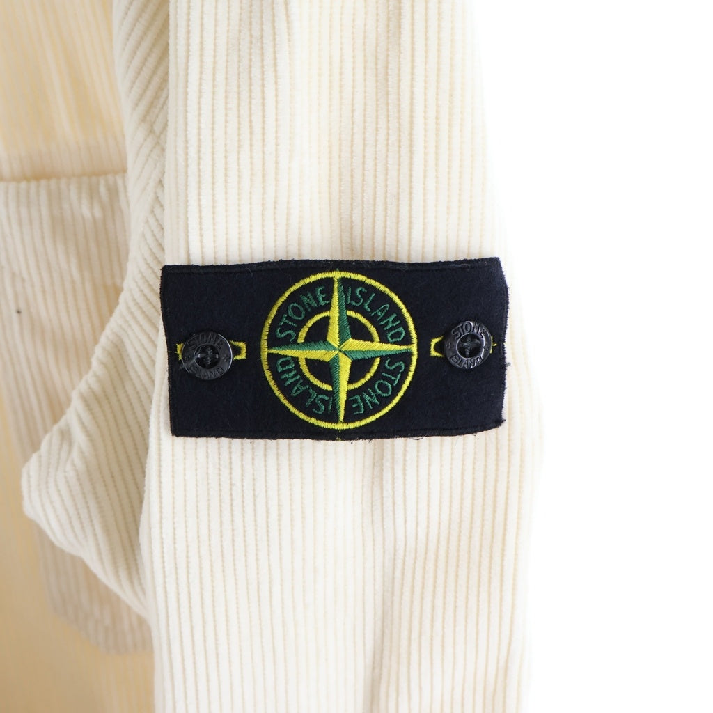 STONE ISLAND(ストーンアイランド) 25AW 袖ロゴパッチ ボタンアップ コーデュロイジャケット ホワイト K2S151200012S0212