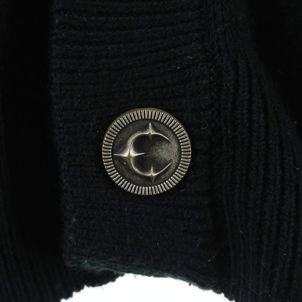 THUG CLUB(サグクラブ) 25AW TC BONE KNIT CARDIGAN フロントロゴスタッズ ボタンアップニットカーディガン ブラック TC25KN2101