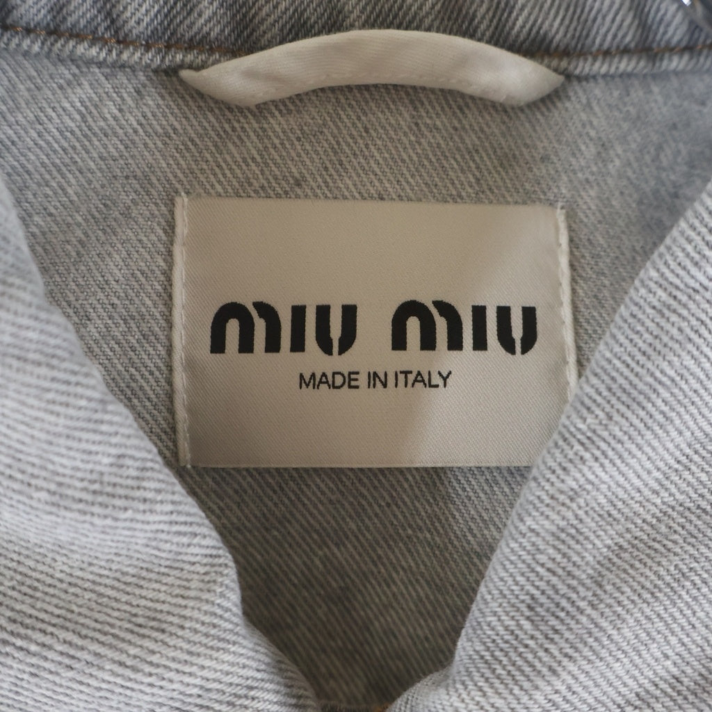 miumiu(ミュウミュウ) 23SS フロントロゴ ボタンアップ クロップドデニムジャケット レディース グレー