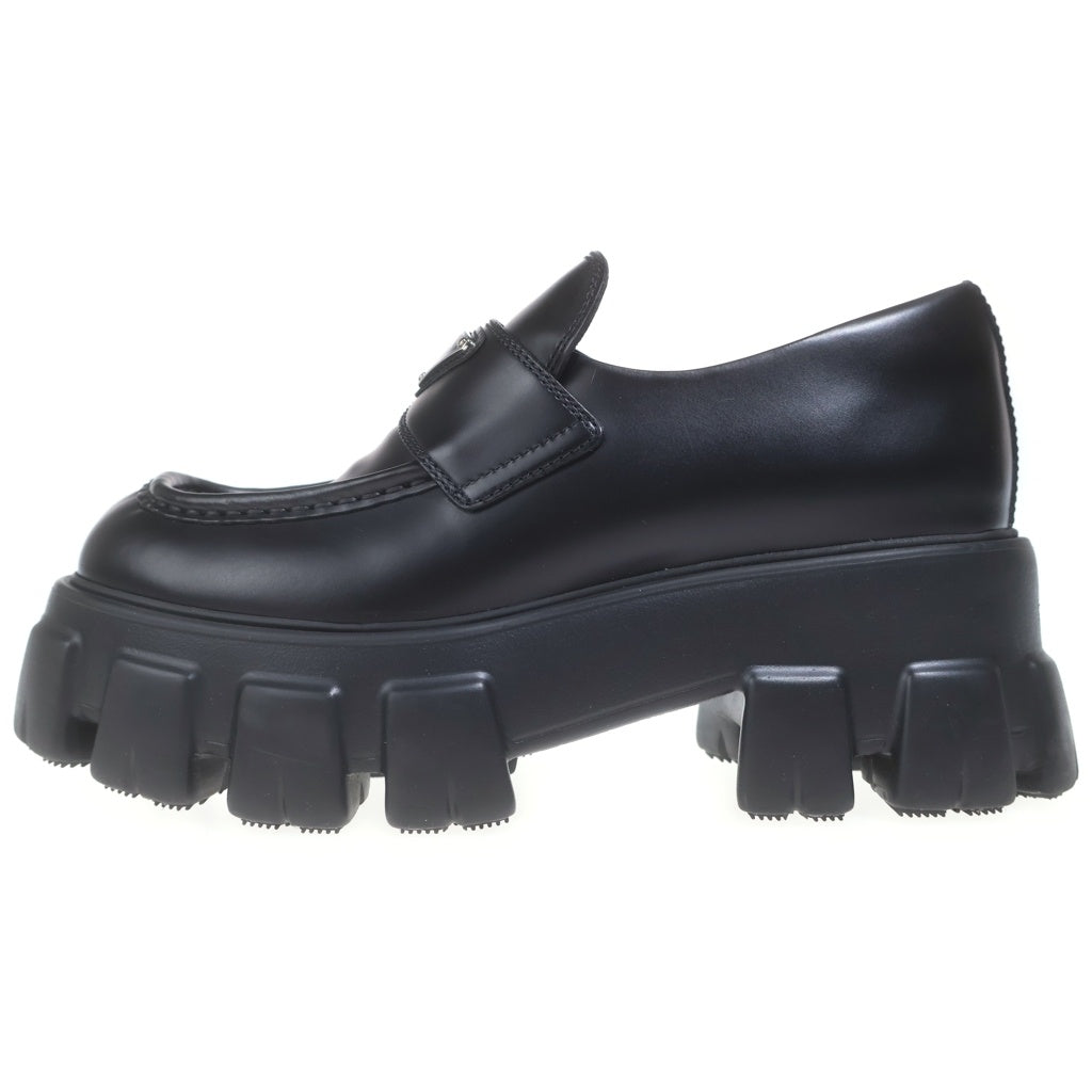 PRADA(プラダ) トライアングルロゴ モノリス ブラッシュド レザー ローファー ブラック レディース