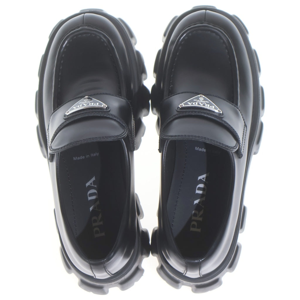 PRADA(プラダ) トライアングルロゴ モノリス ブラッシュド レザー ローファー ブラック レディース