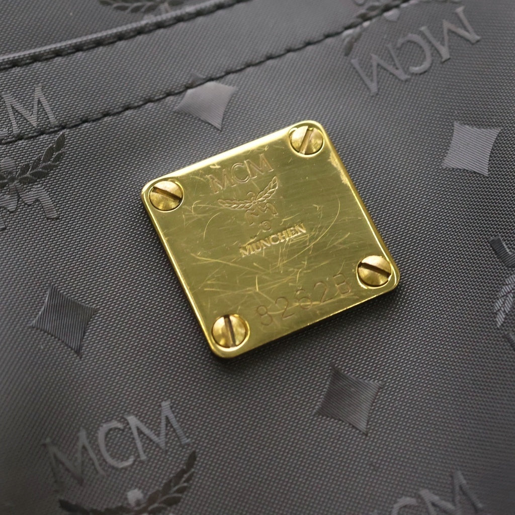MCM(エム シー エム) ロゴ総柄 ナイロンショルダーバック ブラック ゴールド金具 レディース