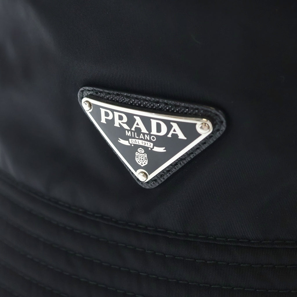 PRADA(プラダ) RE-NYLON リナイロン トライアングルロゴプレート バケットハット 帽子 ブラック 2HC137