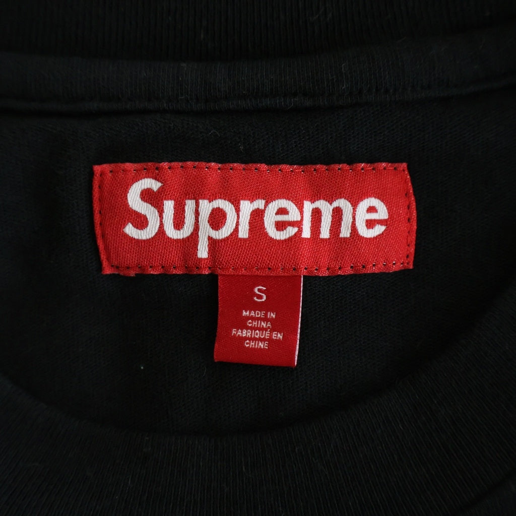 SUPREME(シュプリーム) 25AW AOI Jester S/S top フロントデザイン クルーネック半袖カットソーTシャツ ブラック