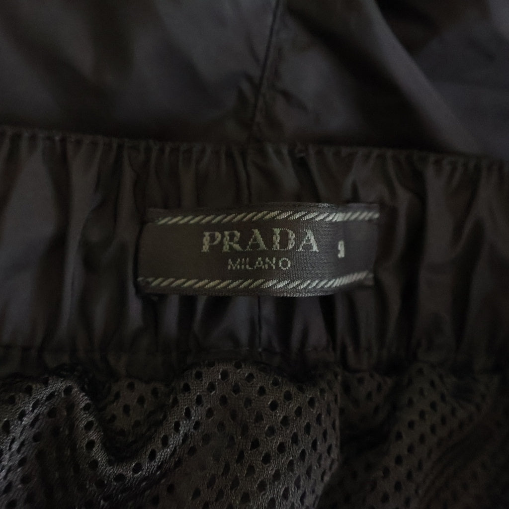 PRADA(プラダ) Re-Nylon 三角プレート ナイロンショートパンツ