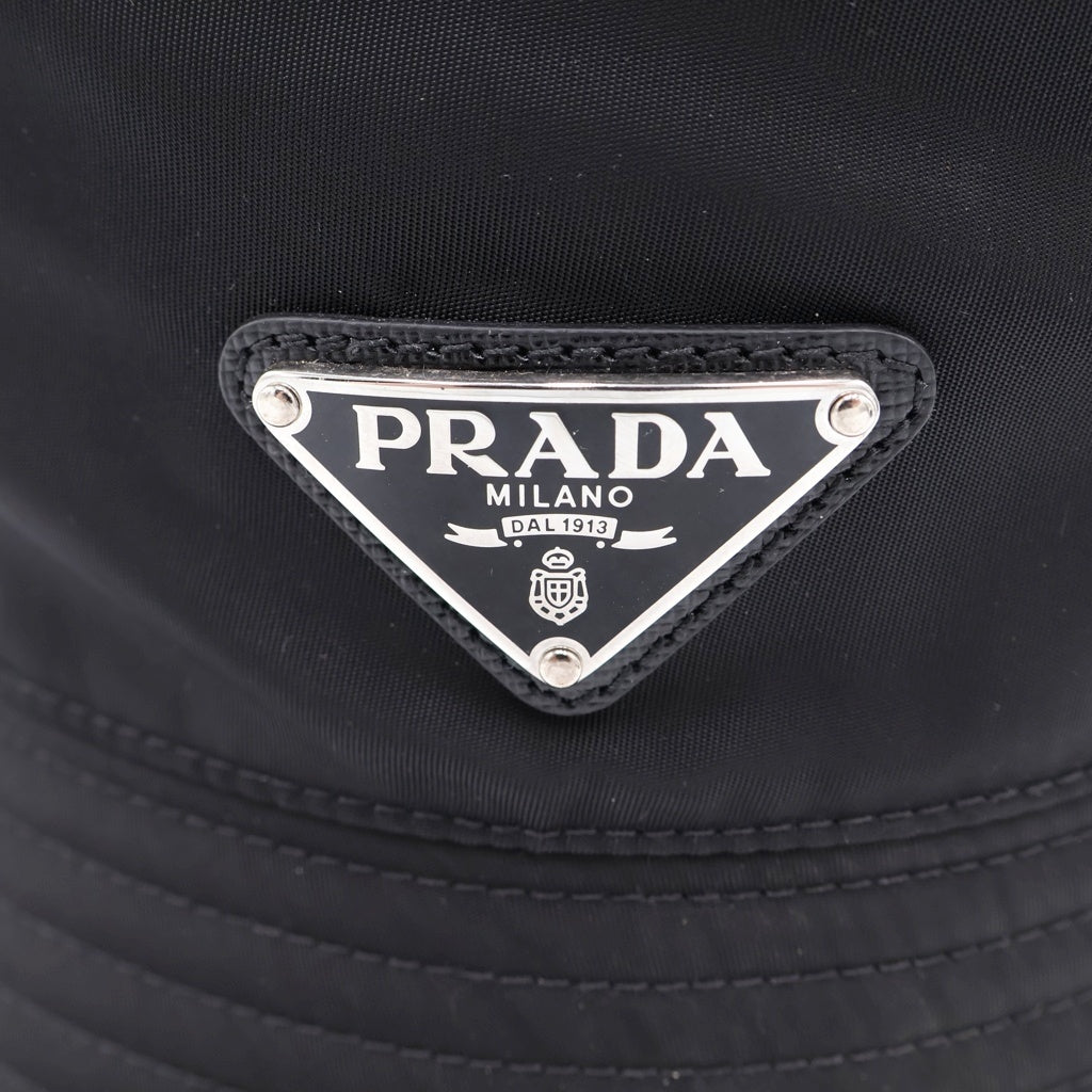 PRADA(プラダ) トライアングルロゴ バケットハット 帽子 ブラック 2HC137 2DMI